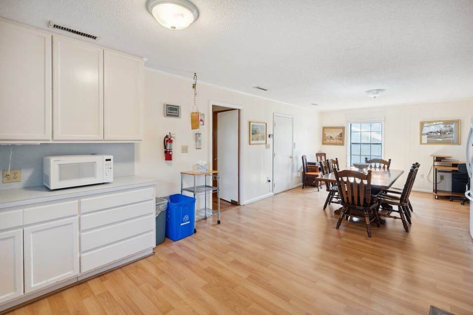 Kitchen & Dining Area