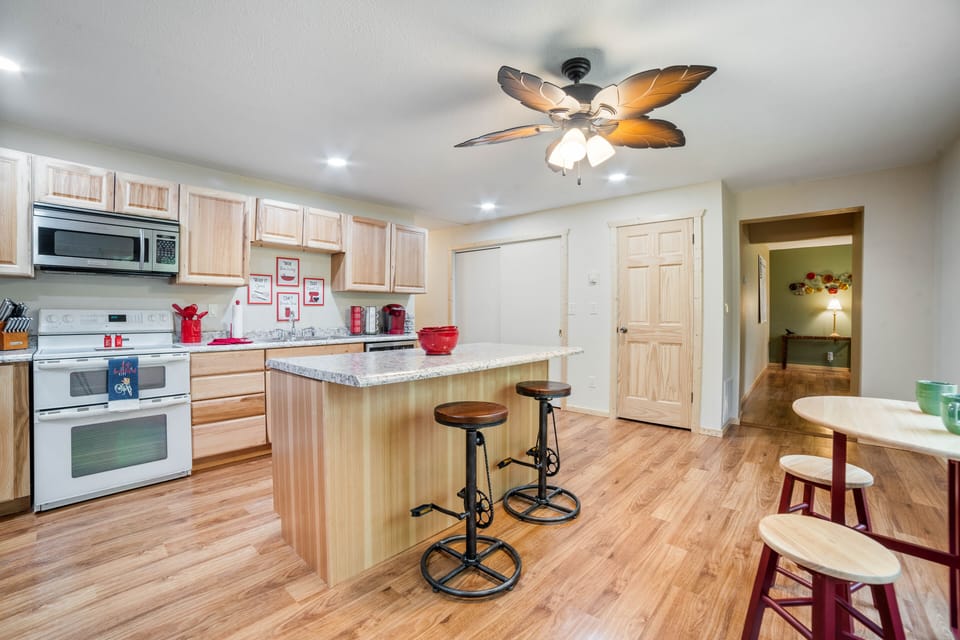 Large, fully equipped kitchen. Check out those counter stools!