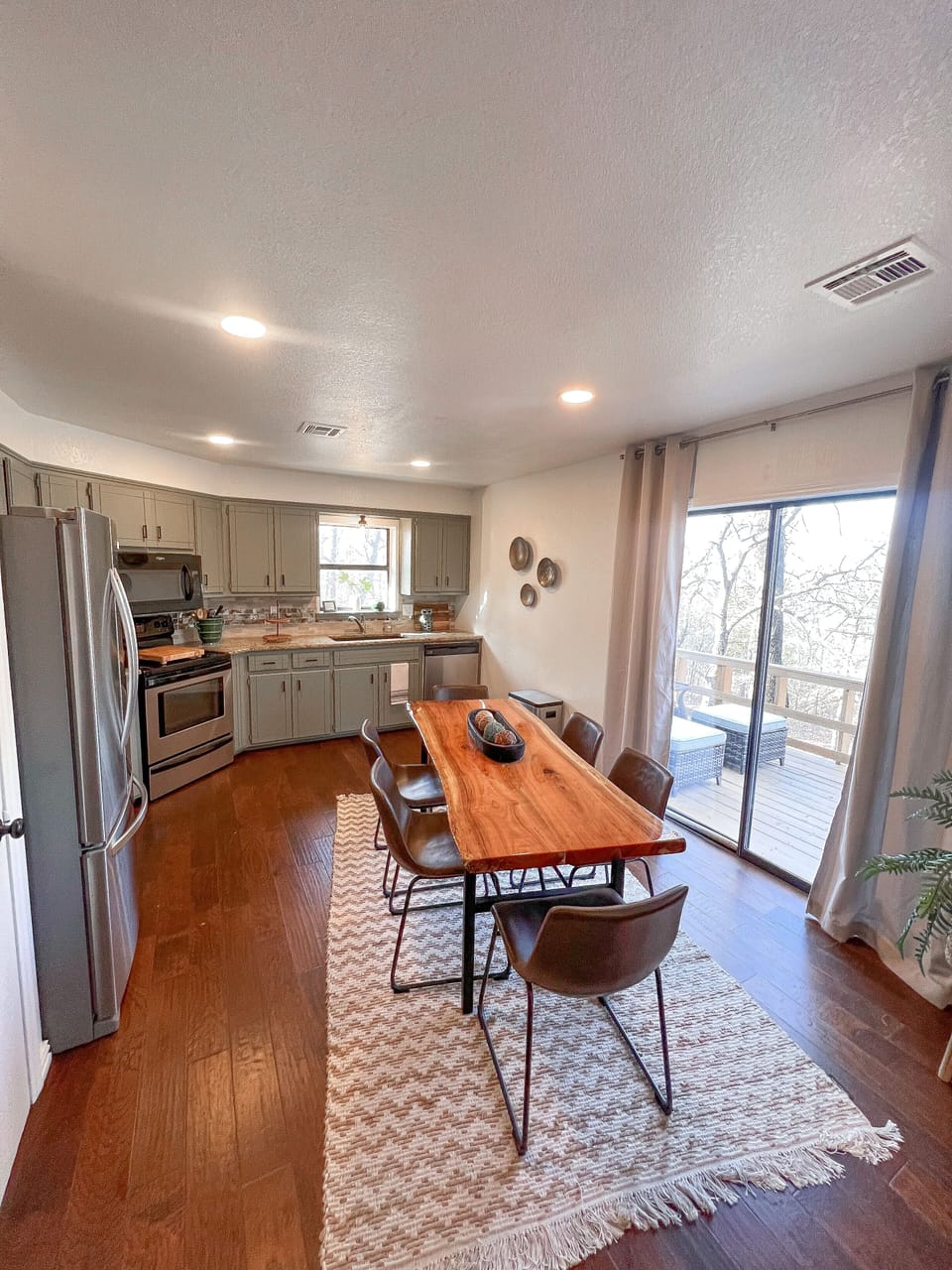 Dining room & Kitchen 