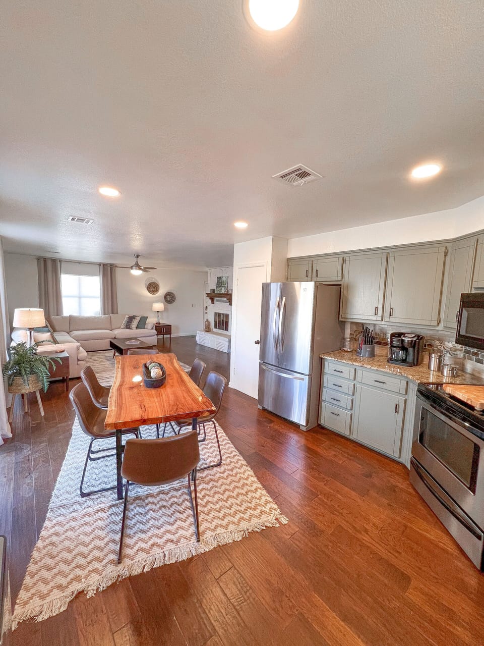 Dining room & Kitchen 