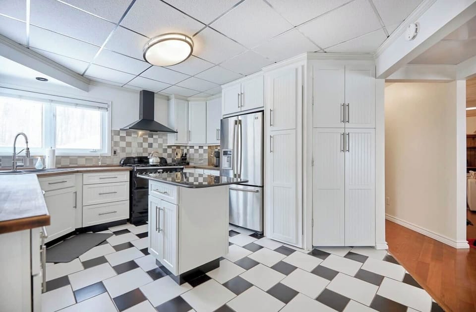 Modern spacious kitchen equipped with all your basic culinary needs-spices, oils, coffee/tea provided for guests