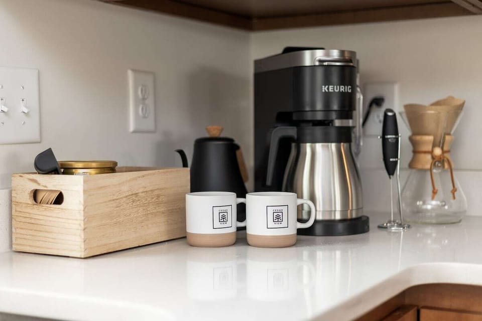 For your morning ritual ...
Coffee or tea?
Dual Keurig ground (bring your own) or k-cups (6 k-cups provided)
Electric Tea Kettle
Pour Over brew kettle (filters provided)

