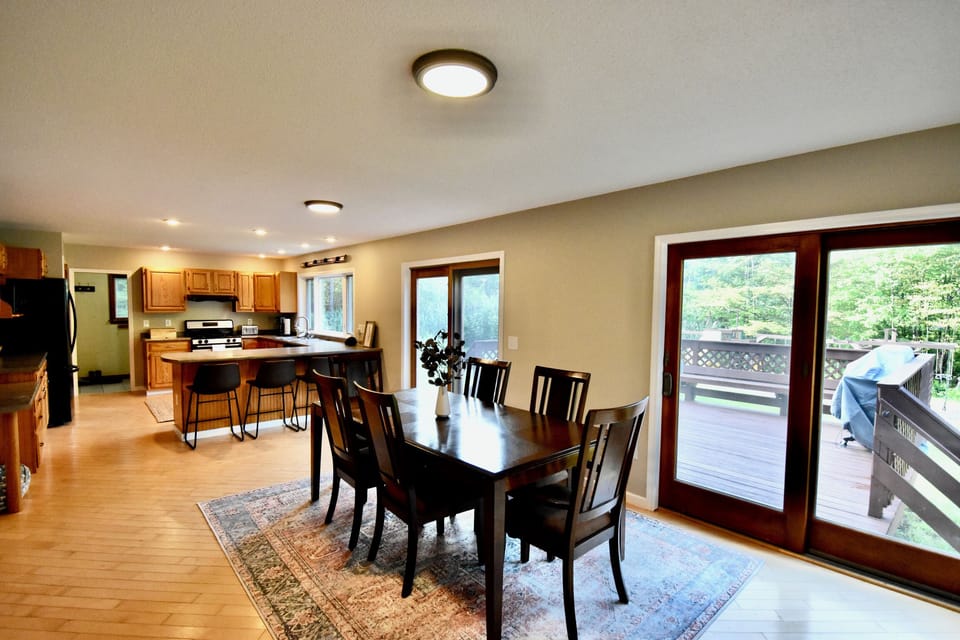Dining room with seating for 6
