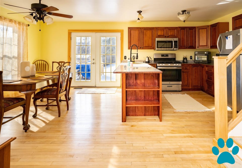 Spacious, sunny kitchen for your family meals