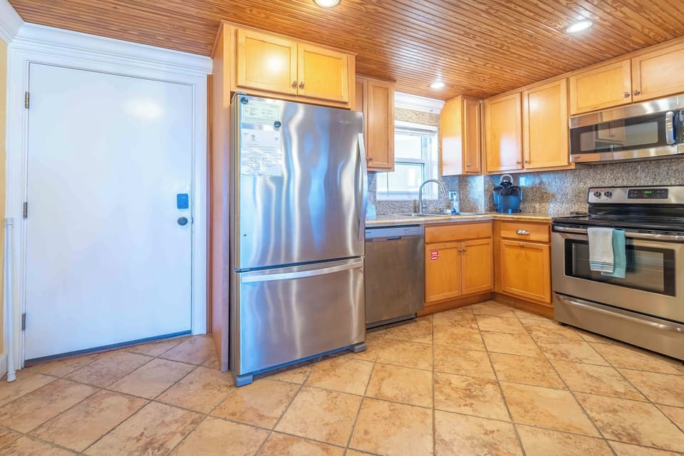 K7 Kitchen and Entry Way