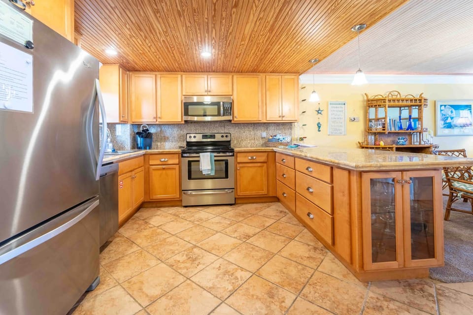 K7 Kitchen with Stainless Appliances