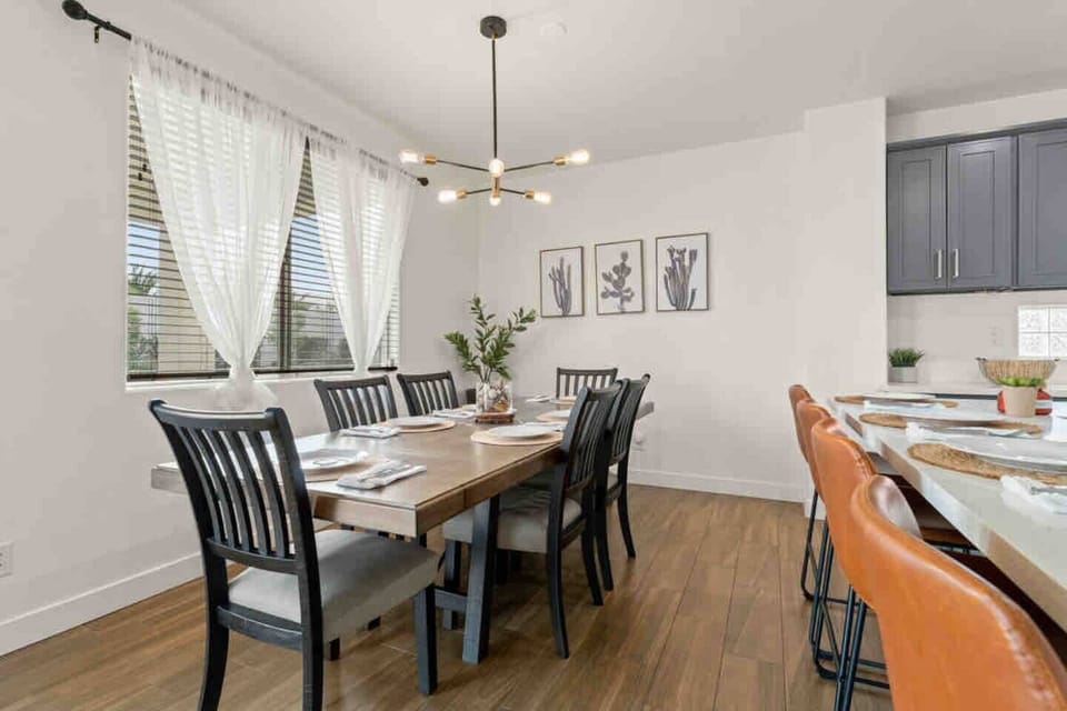 dining area perfect for 6-8 people
