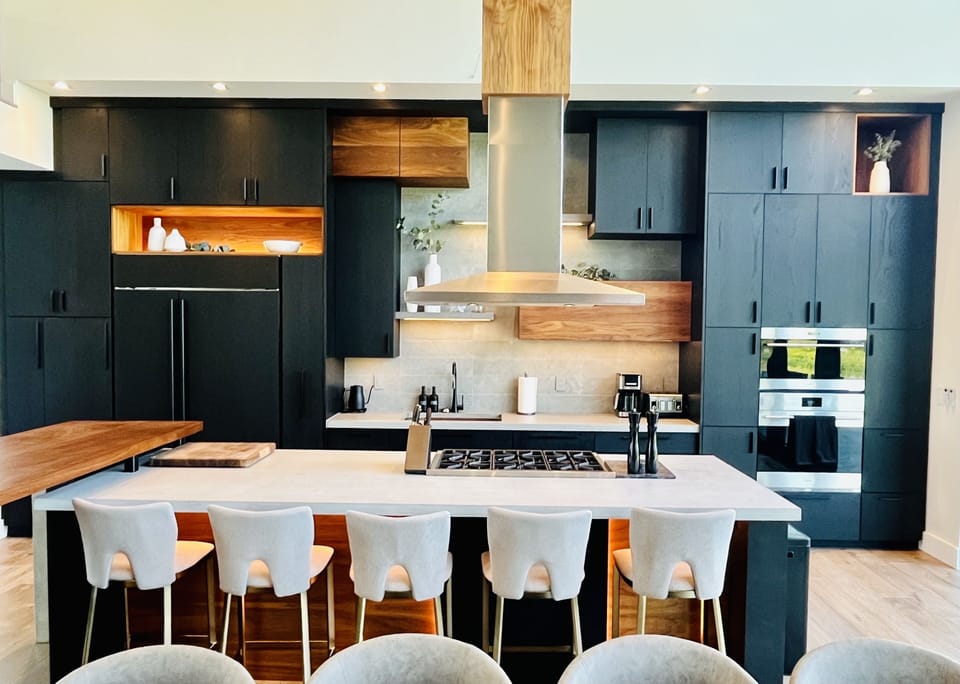 Custom kitchen w/high end appliances, plenty of space to make great meals.
