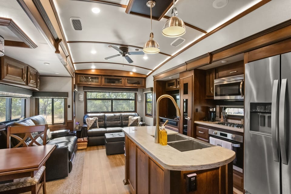 Spacious kitchen and dining area