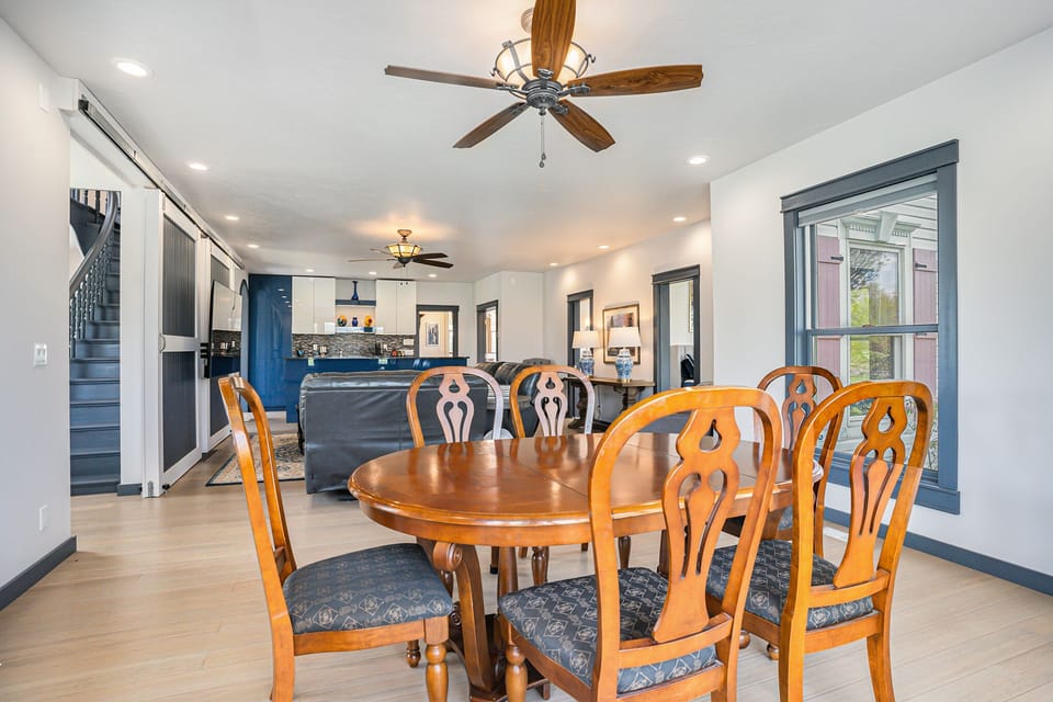 Additional seating and dining space in the living room 