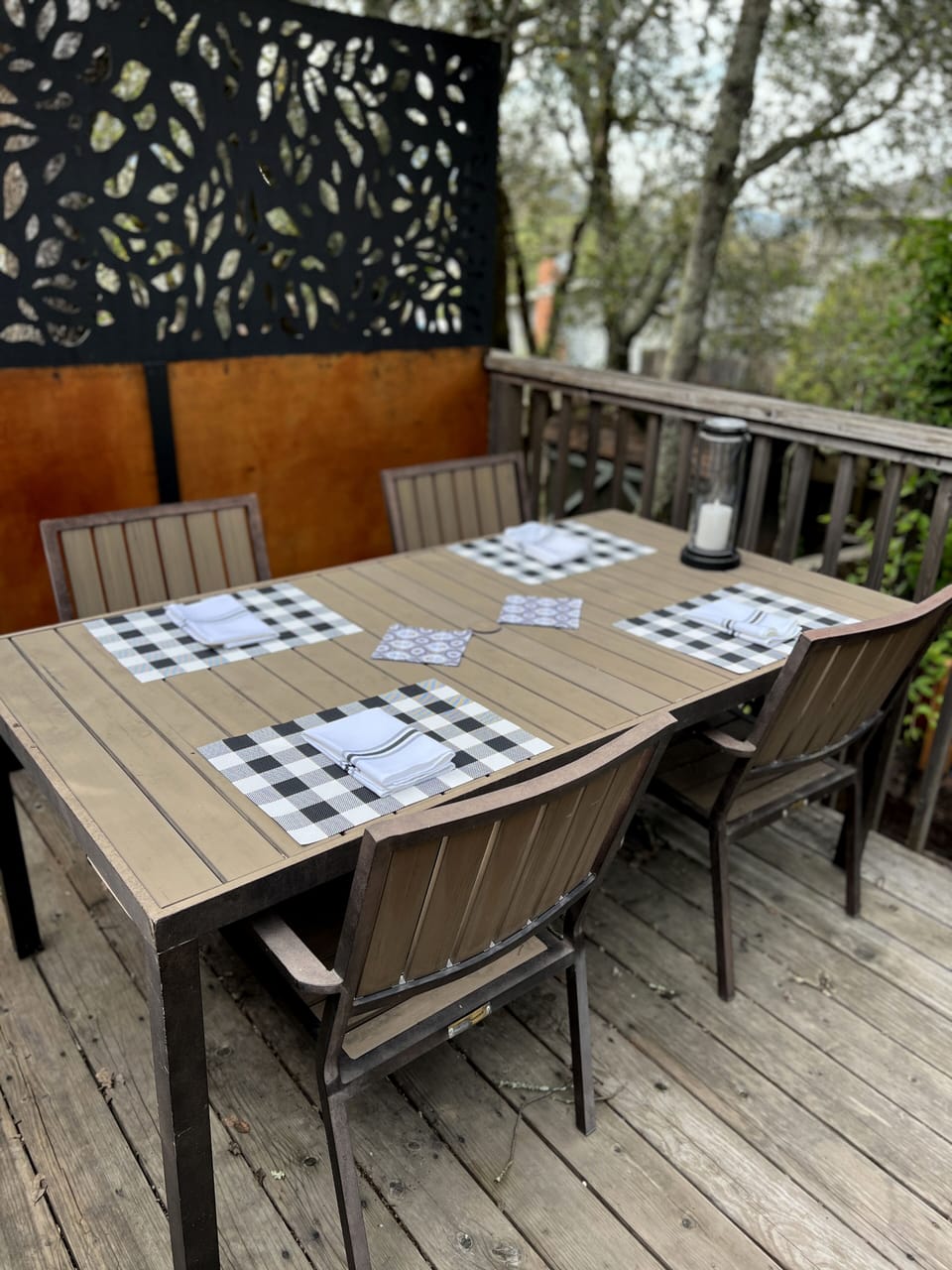 Outdoor dining
