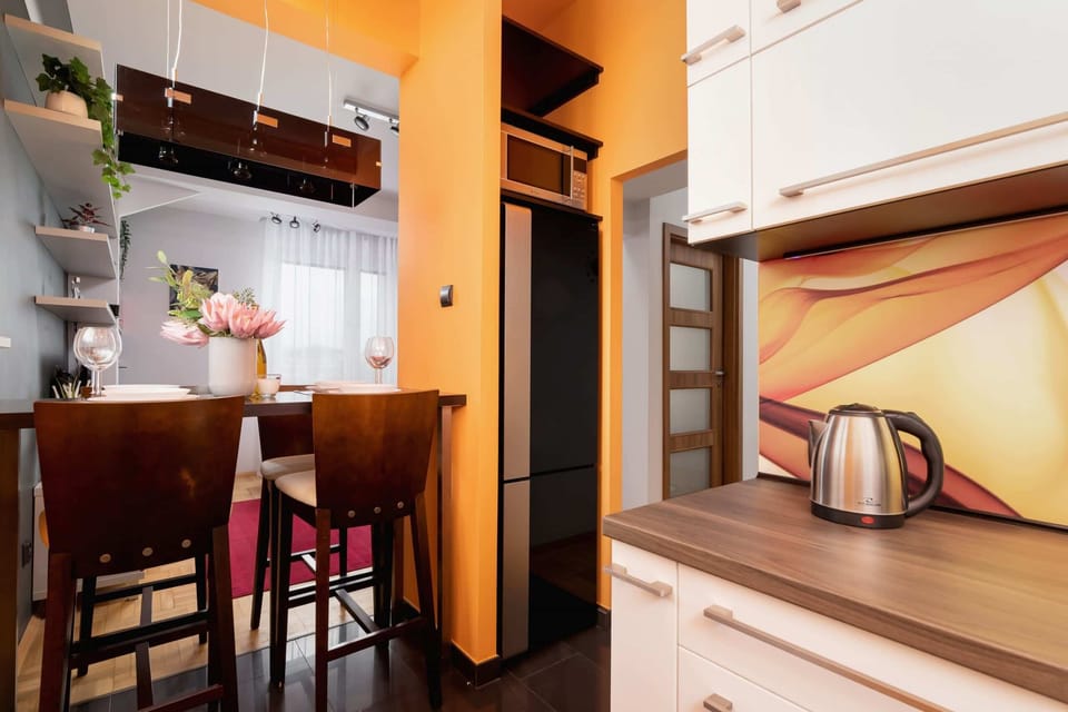 A kitchen and dining combination with warm tones and a functional design.

