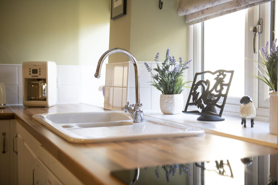Ground floor: Well-equipped kitchen overlooking the courtyard