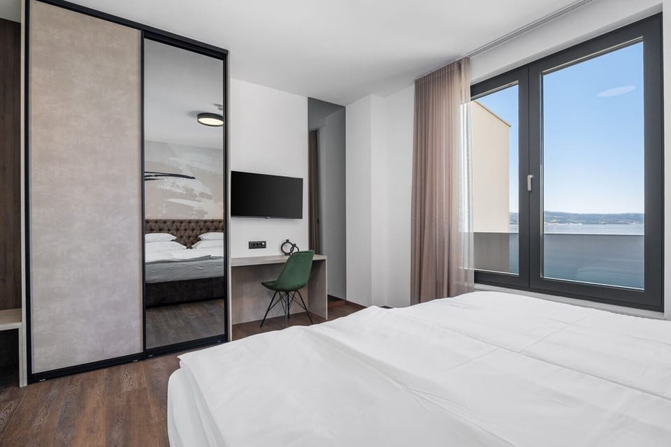 Bedroom No5. (22,6sqm) with a super king-size bed (200cm×200cm), en-suite bathroom with a shower, A/C, TV. and a sea view