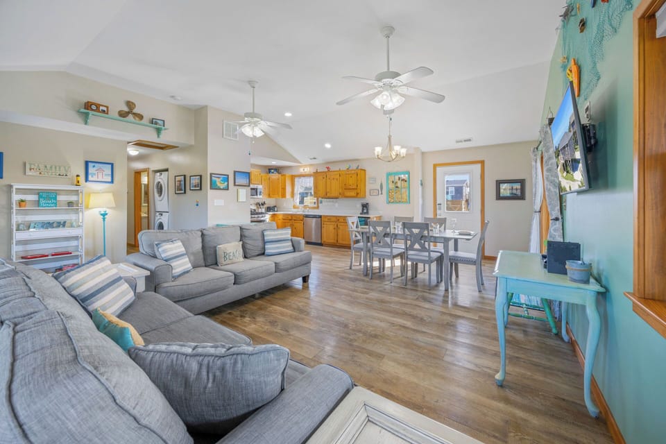 Surf or Sound Realty - 1109 - Down by the Dunes - Great Room -3