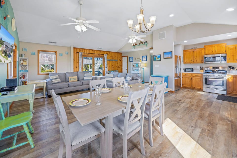Surf or Sound Realty - 1109 - Down by the Dunes - Dining Area -1