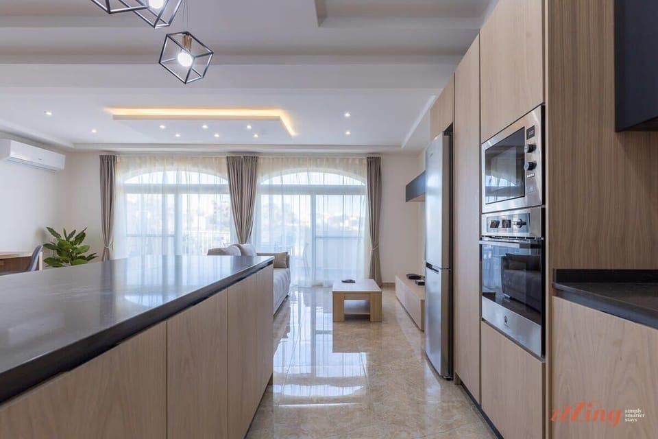 The fully equipped kitchen