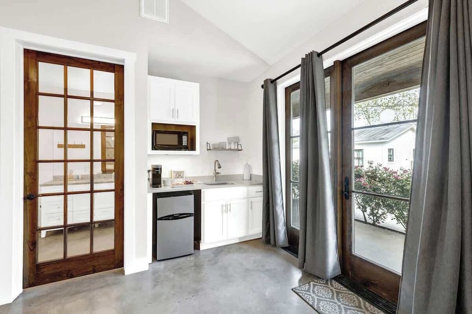 Kitchenette.