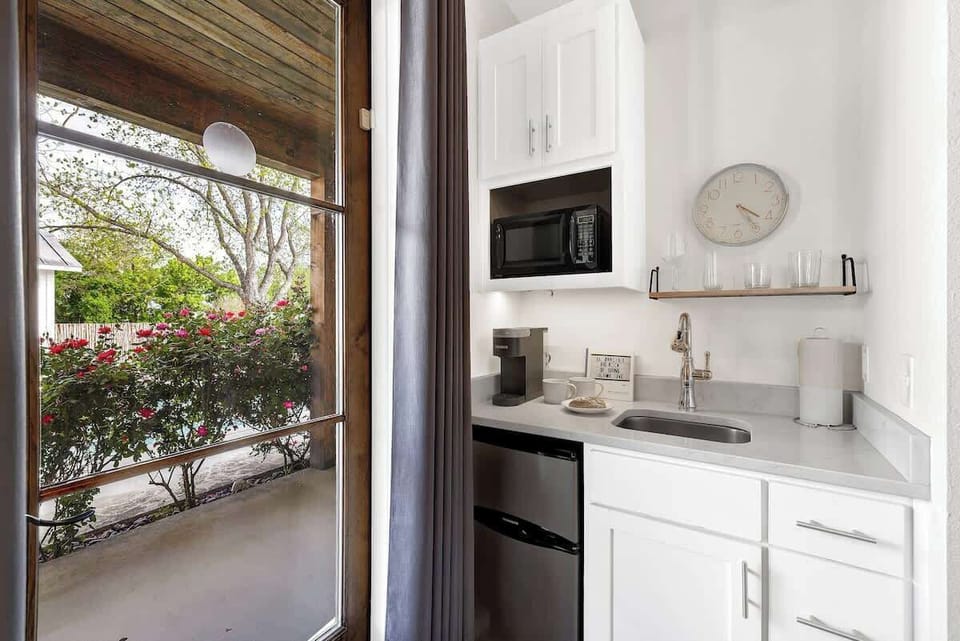 Kitchenette.