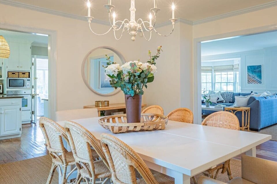 Formal dining room with room for everyone. The table folds out and we have seating for 12 with two chairs brought over from breakfast table. Perfect for holidays!
