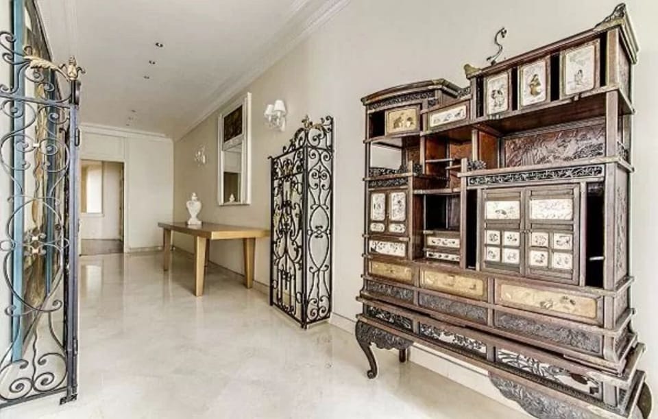 4-bedroom Paris luxury apartment furnished with beautiful furniture and fixtures