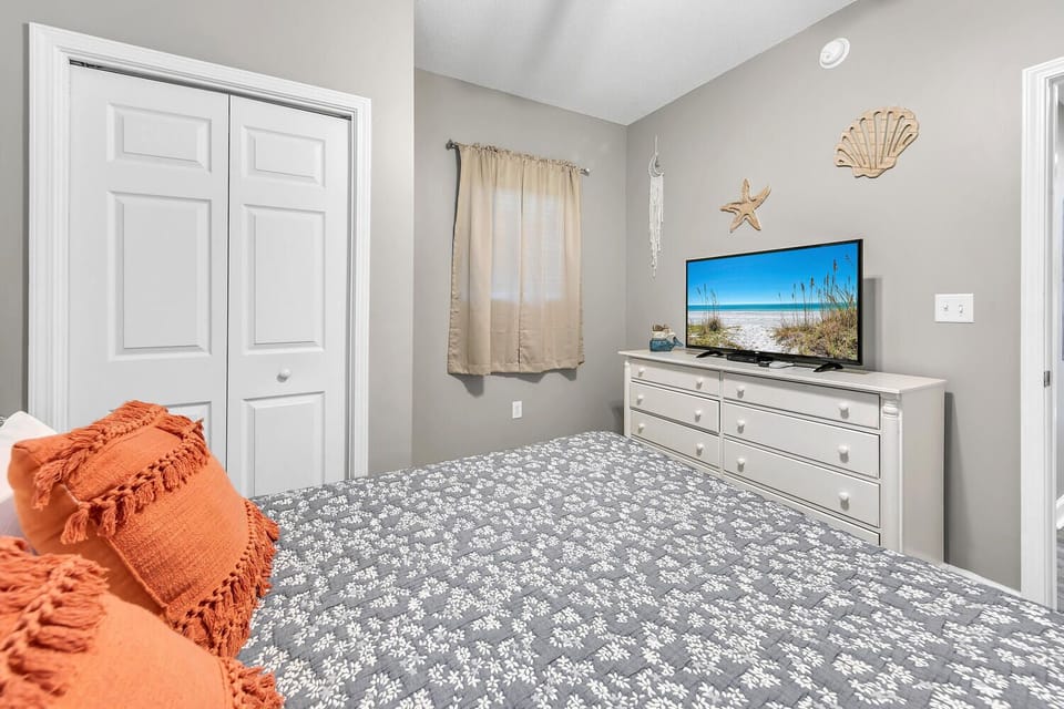 Guest bedroom