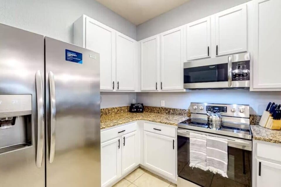 Kitchen 2.jpg