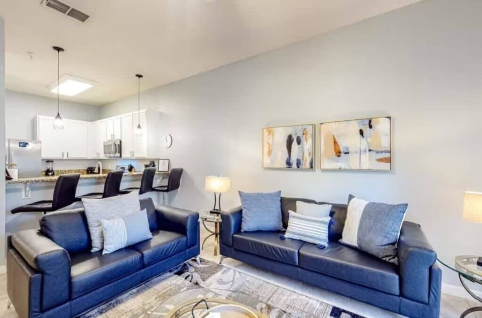 Main Living 3.jpg