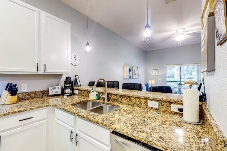 Kitchen 1.jpg