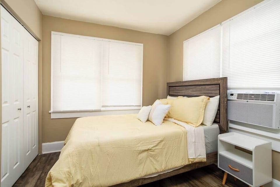 3rd bedroom with full-size bed