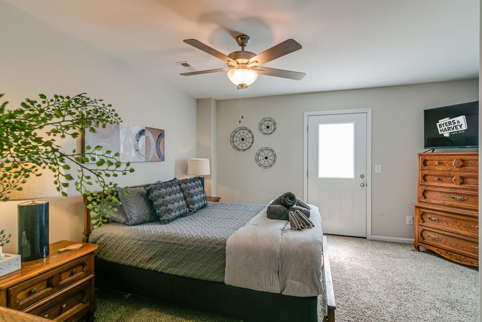 Master Bedroom (Bedroom #1)