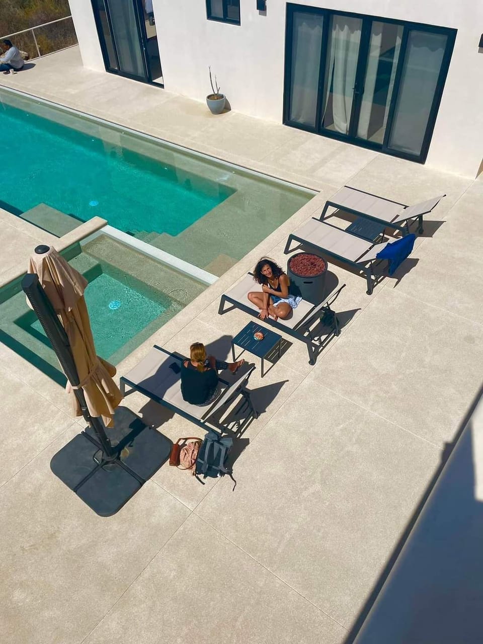 Upstairs view of the terrace and pool/Spa