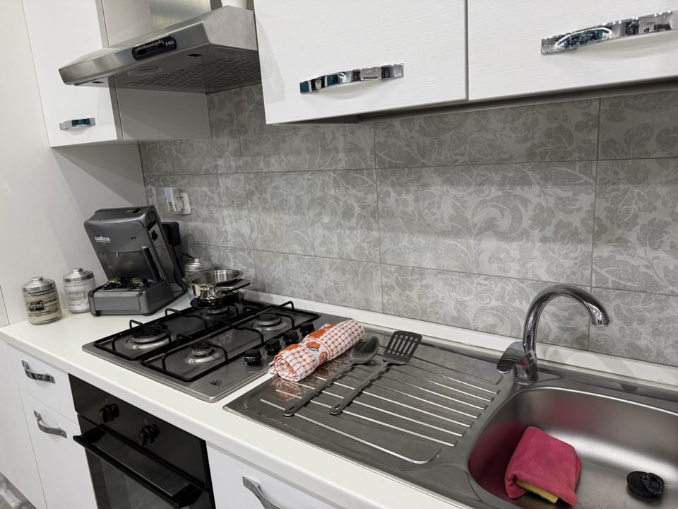 Equipped kitchen - coffee machine
