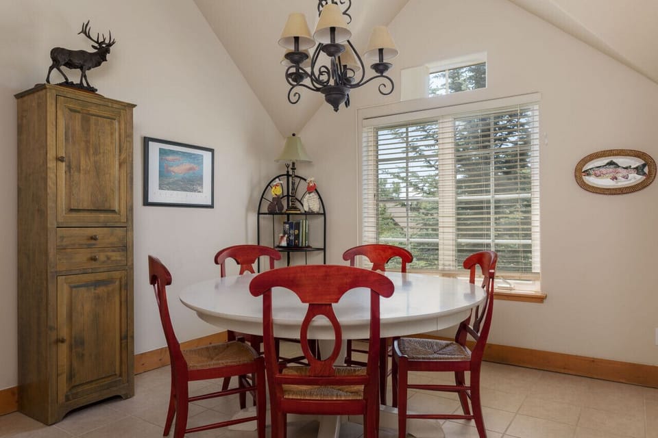 Dining area on 2nd level