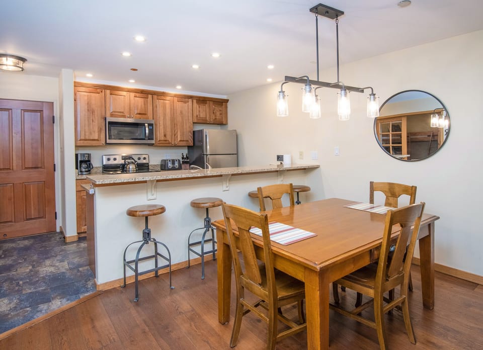 Kitchen has seating for 7 people...