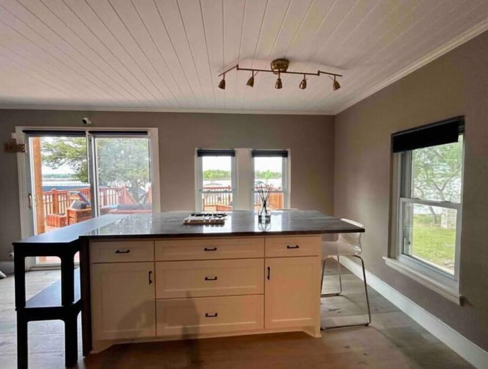 Large island with seating and views of the lake—perfect for gathering