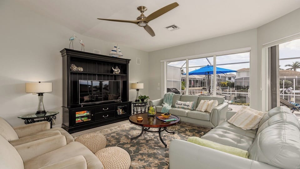 Beautiful 3/2 waterfront home w/pool & spa House in Marco Island