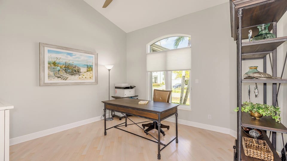 Beautiful 3/2 waterfront home w/pool & spa House in Marco Island