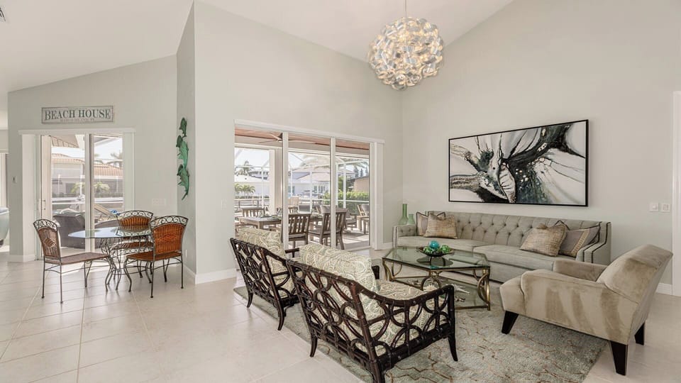 Beautiful 3/2 waterfront home w/pool & spa House in Marco Island