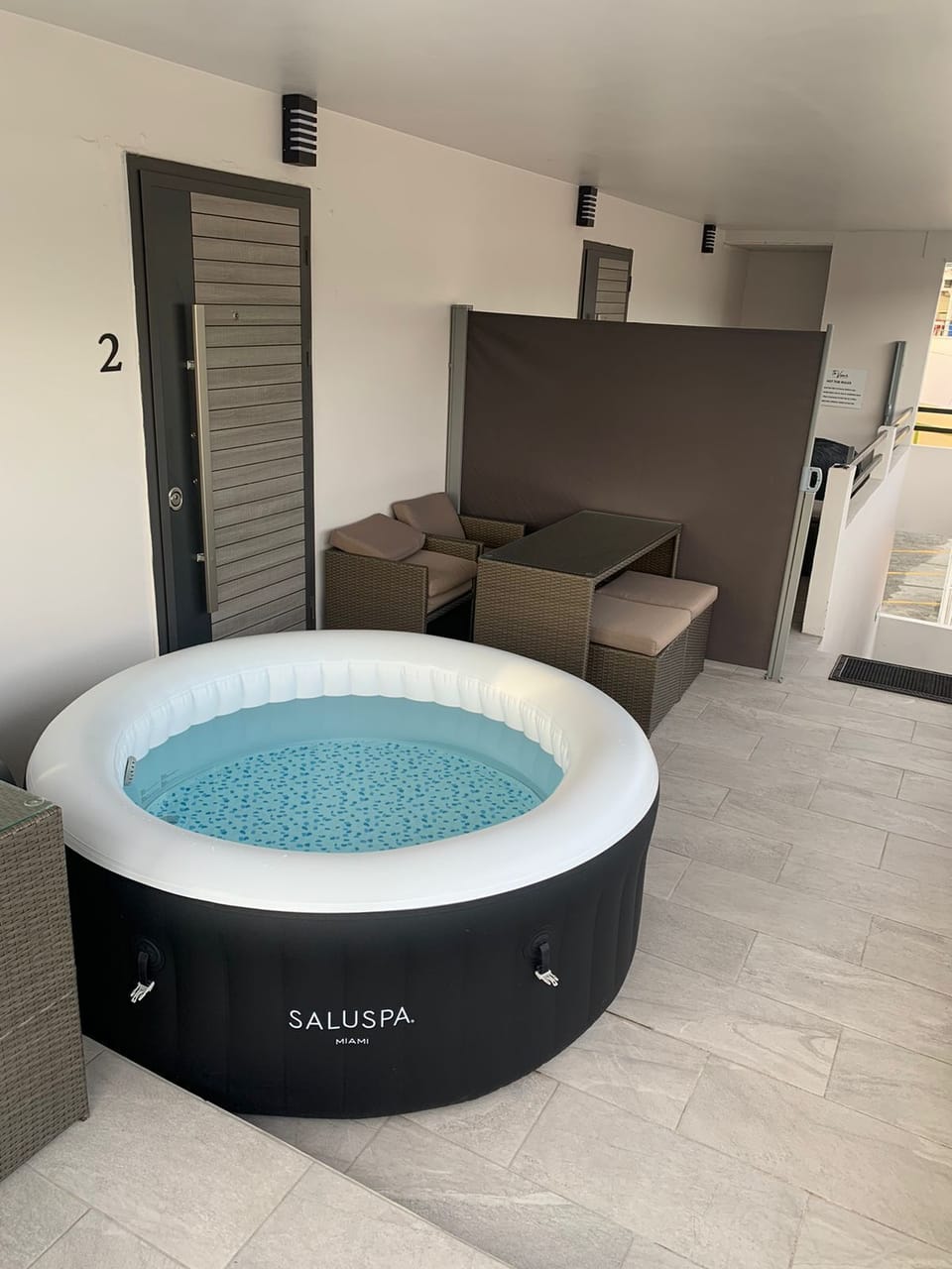 Outdoor spa tub