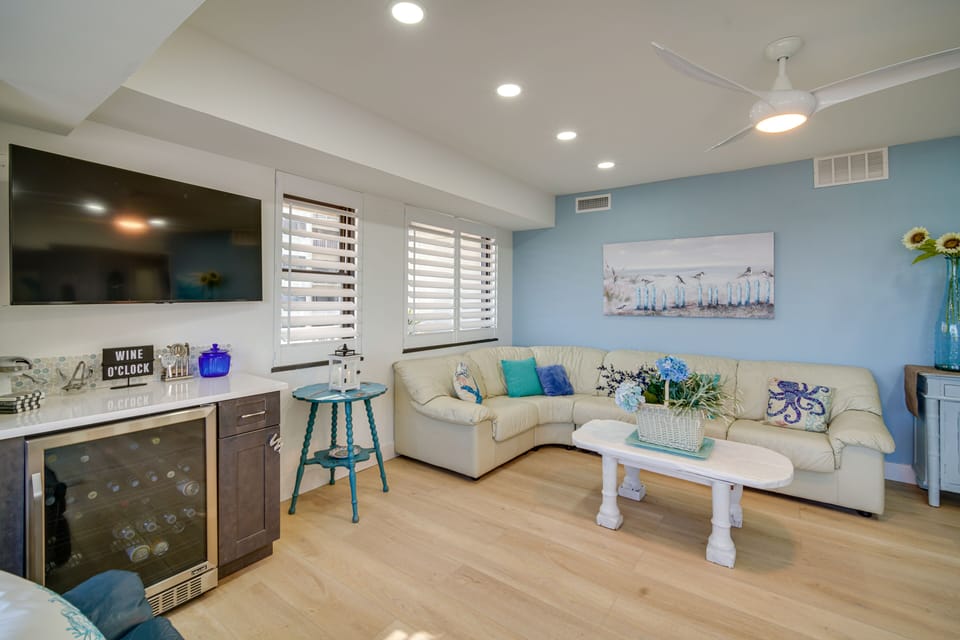 Living Area | Free WiFi