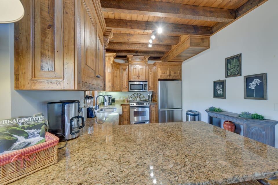 Kitchen | Cooking Basics | Coffee Maker | Trash Bags & Paper Towels Provided