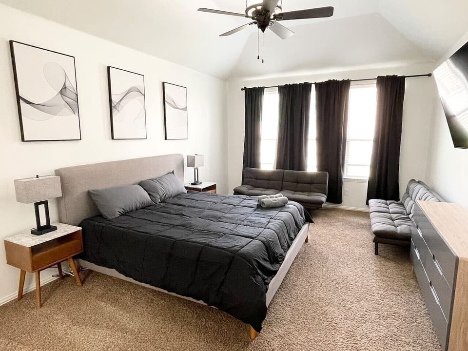 Master Bedroom (1st floor)