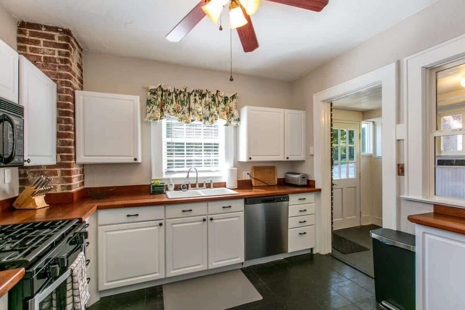 Cook and prepare your favorite dishes in this Fully Stocked Kitchen with all the basics.