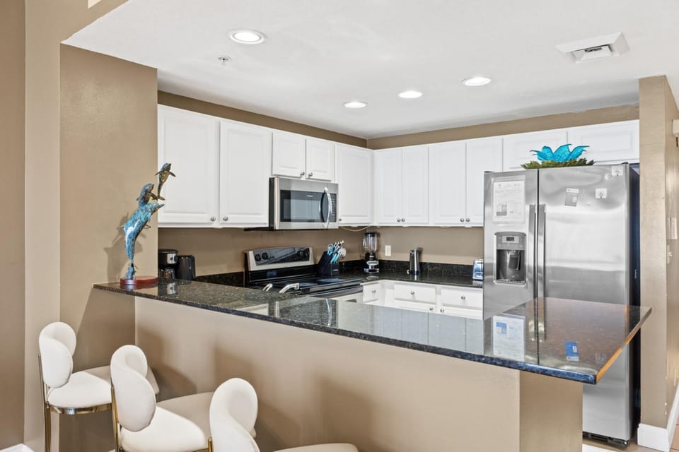 Kitchen with Breakfast Bar