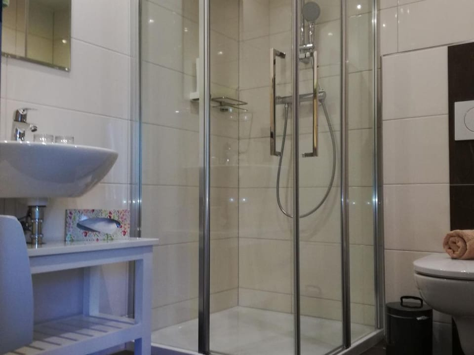 Doppelzimmer Zusatzbett Ohne Seeblick - Pension Strauß Bed and Breakfast in Carinthia, Austria