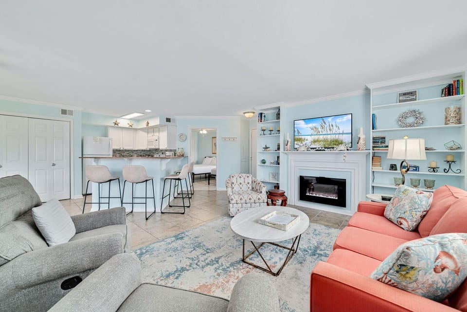 Whether you're enjoying some quiet time alone or entertaining with friends and family, the large living space provides chic comfort and style for your vacation downtime.