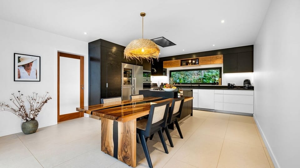 Kitchen & Dining Area