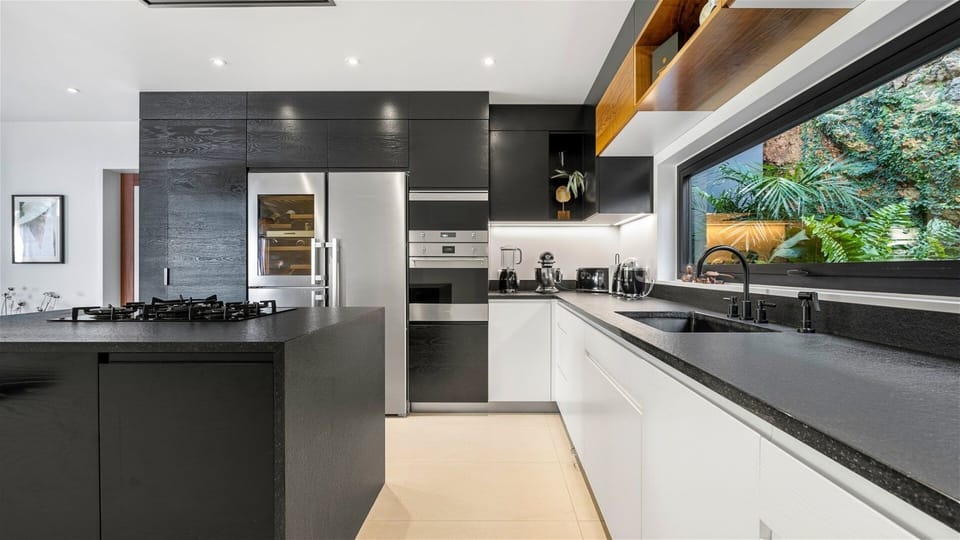 Kitchen & Dining Area