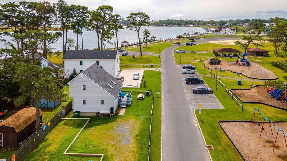 Walk to the Pier for Fishing and Crabbing!